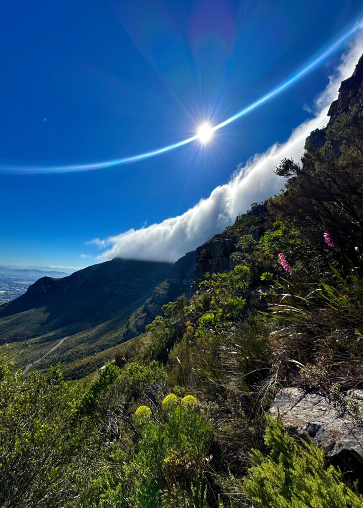 Table Mountain with tablecloth cloud Cape Town — best time to hike